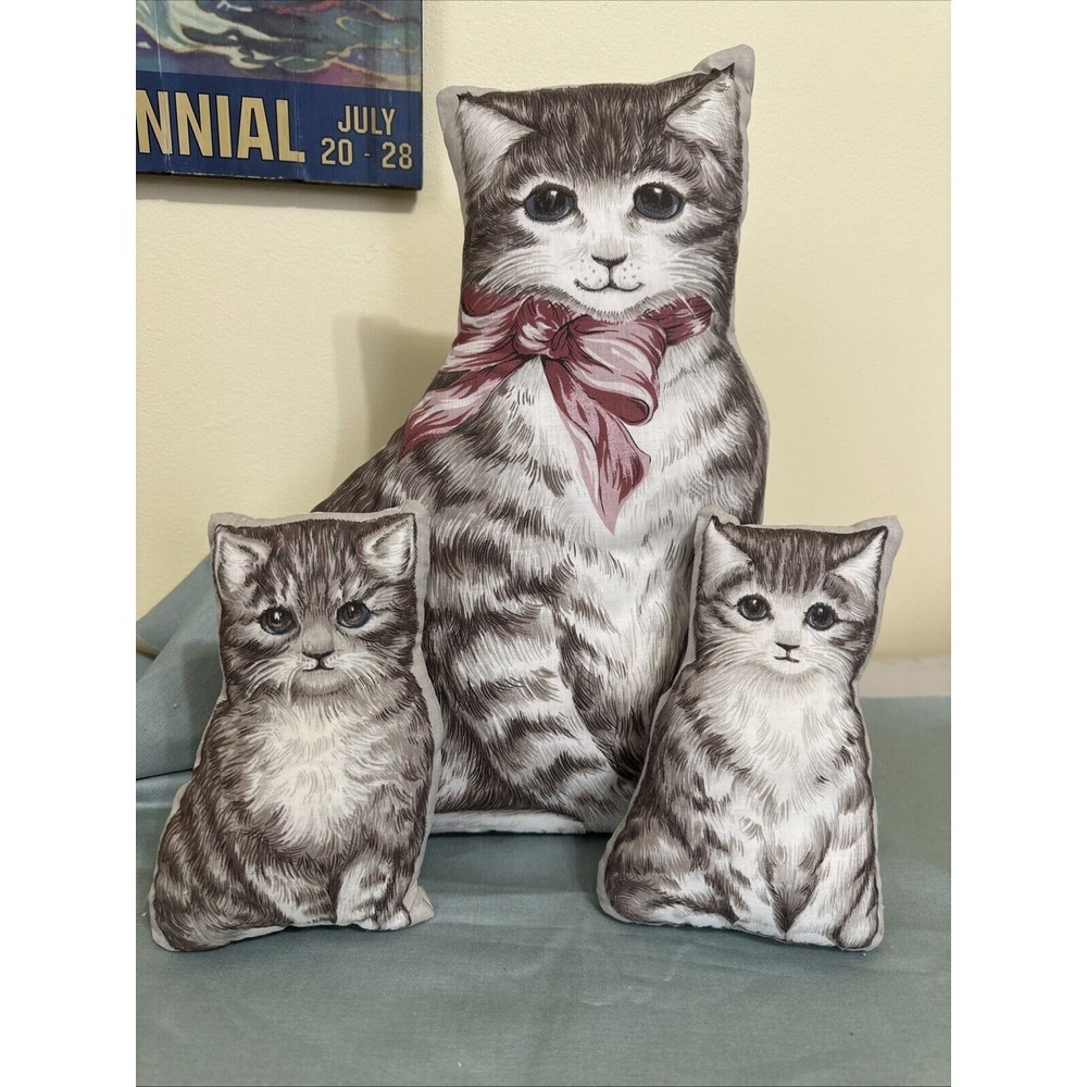 Vtg Handmade Tabby Mom Cat 2 Kittens Pillows Folk Art Pink Bow Set Sitting Up 3D